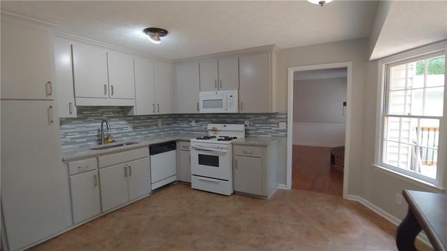 316 Creekbend Dr, House other with 3 bedrooms, 2 bathrooms and null parking in Woodstock GA | Image 4