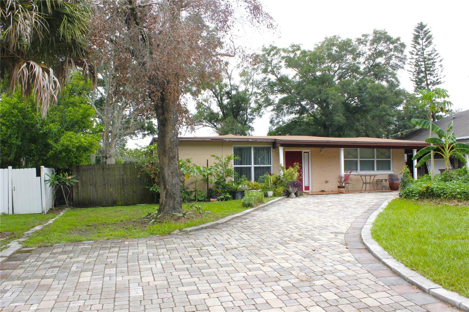 Linda Ave, Temple Terrace, FL 33617