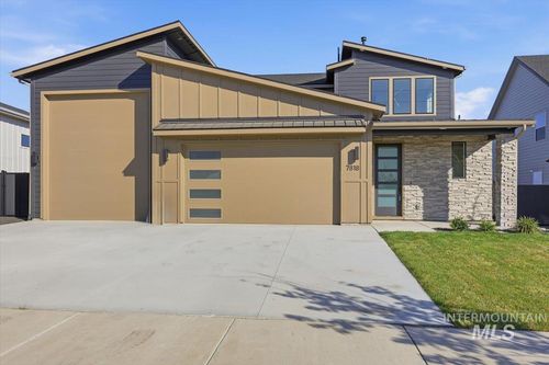 7818 W Flathead Lake St, Eagle, ID, 83616-7782 | Card Image