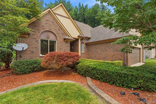 48053 Mill Creek Ct, Chesterfield, MI, 48047-5707 | Card Image