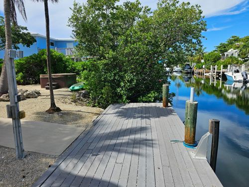 208 Bruce Ct, Marathon, FL, 33050-2952 | Card Image