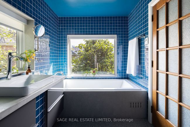 37 Gore Vale Ave, House other with 5 bedrooms, 5 bathrooms and 2 parking in Toronto ON | Image 18