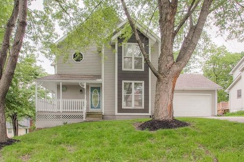 5835 N College Ave, Gladstone, MO, 64119-2067 | Card Image