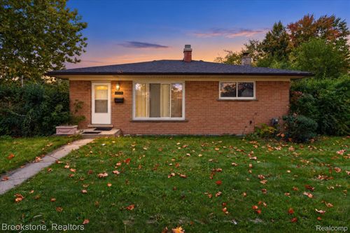 11723 Stamford Ave, Warren, MI, 48089-1261 | Card Image