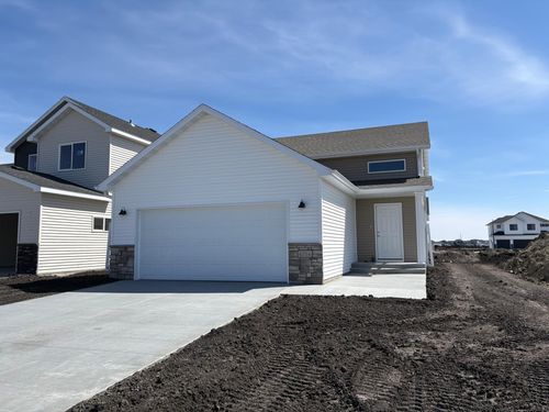 6734 Belding Drive S, Fargo, ND, 58104 | Card Image