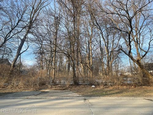 GLENWOOD Glenwood Street, Clinton Charter Township, MI, 48035 | Card Image