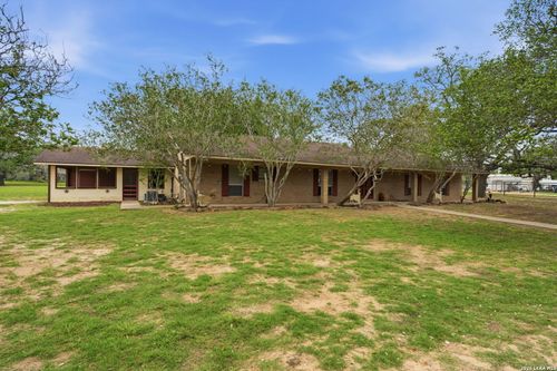 105 Deer Run St, Pleasanton, TX, 78064-1509 | Card Image