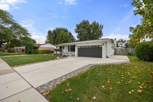 22540 Lake Blvd, Saint Clair Shores, MI, 48082-2721 | Card Image