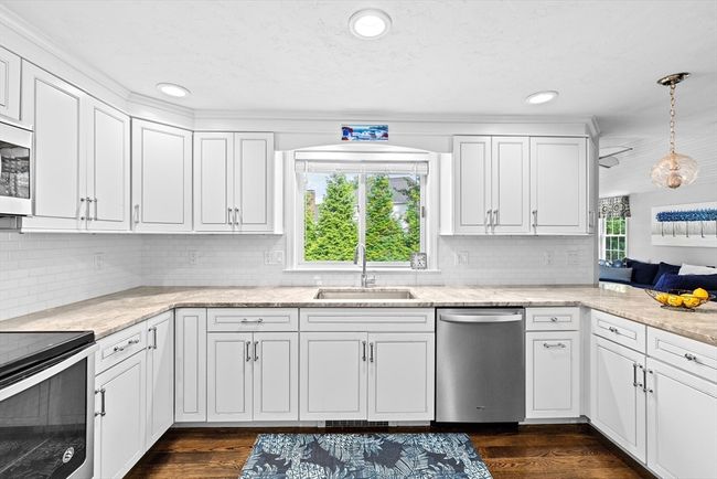 28 Christopher Ln, House other with 4 bedrooms, 2 bathrooms and 4 parking in Scituate MA | Image 4