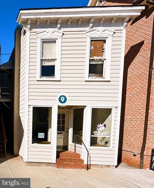 114 E Washington Street, CHARLES TOWN, WV, 25414 | Card Image