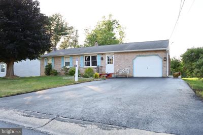 942 W Fairway Drive, House other with 3 bedrooms, 2 bathrooms and null parking in LANCASTER PA | Image 2