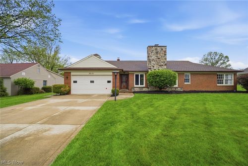2251 Pine Ridge Dr, Wickliffe, OH, 44092-1122 | Card Image