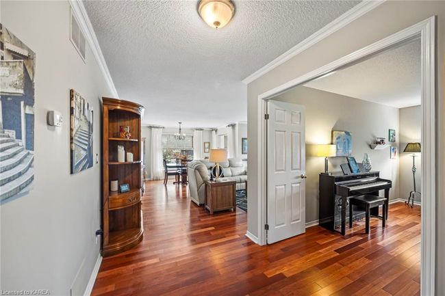 207 - 130 Wright Cres, House attached with 2 bedrooms, 2 bathrooms and 1 parking in Kingston ON | Image 11