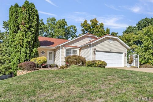 140 Fenton Xing, Fenton, MO, 63026-7504 | Card Image