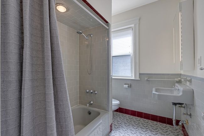 APT-3 - 24 Dean Rd, Condo with 2 bedrooms, 2 bathrooms and 2 parking in Brookline MA | Image 27