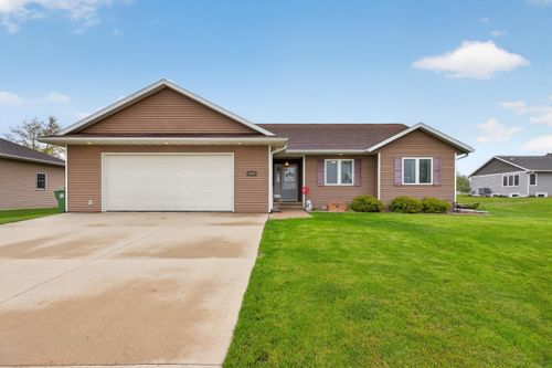 1109 Lozmar Ln, Shell Rock, IA, 50670-9622 | Card Image