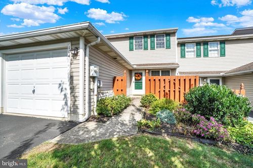 104 Spruce Ct, YORK, PA, 17408-1028 | Card Image