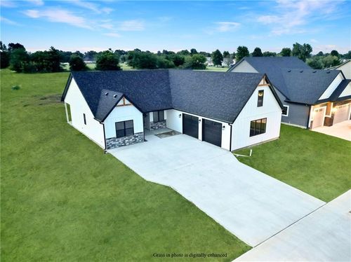 2804 Craftsman Dr, Sedalia, MO, 65301-4817 | Card Image