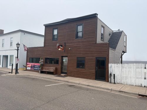 325 Summit Ave, Center City, MN, 55012-9704 | Card Image