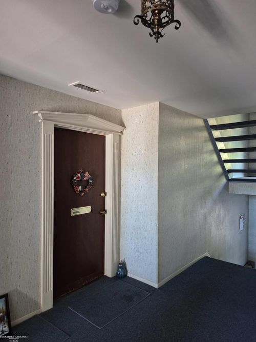 407 Riviera Dr, Saint Clair Shores, MI, 48080-1541 | Card Image