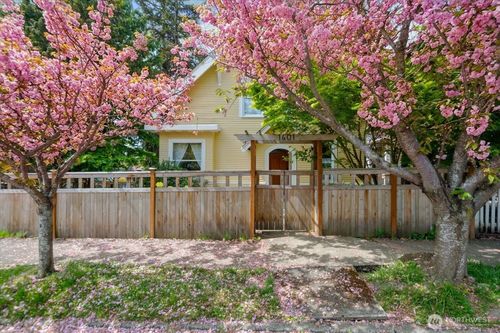 1601 10th Ave W, Seattle, WA, 98119-2924 | Card Image