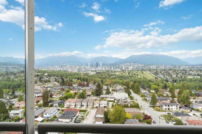 1905 - 6055 Nelson Avenue, Condo with 1 bedrooms, 0 bathrooms and 1 parking in Burnaby BC | Image 2