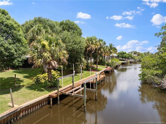 1339 Se Coral Reef St, House other with 3 bedrooms, 2 bathrooms and 2 parking in Port Saint Lucie FL | Image 5