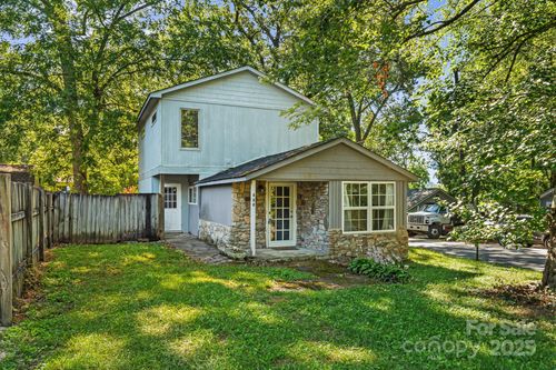 609 Maple St, Brevard, NC, 28712-3884 | Card Image