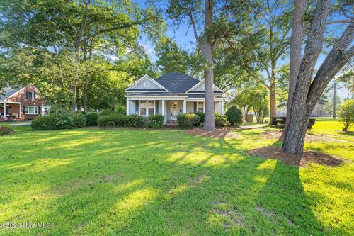 612 W Main St, Mount Olive, NC, 28365-1907 | Card Image