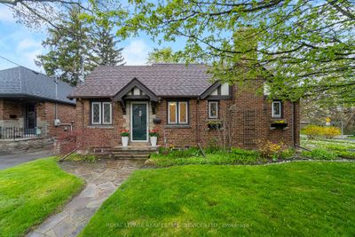 909 Royal York Rd, House other with 3 bedrooms, 3 bathrooms and 5 parking in Etobicoke ON | Image 3