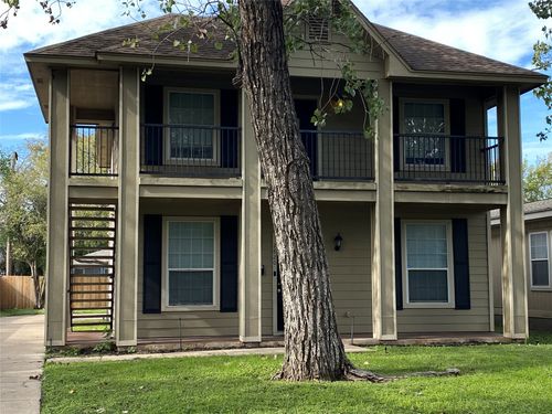 2822 Livingston Ave, Fort Worth, TX, 76110-2919 | Card Image