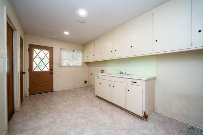 107 Tulip St, House other with 3 bedrooms, 3 bathrooms and null parking in White Oak TX | Image 49