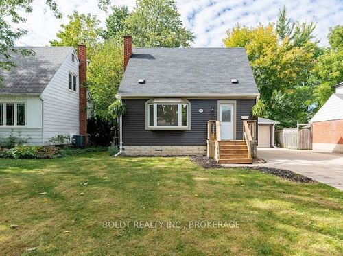 3047 St Patrick Ave, Niagara Falls, ON, L2J2M7 | Card Image