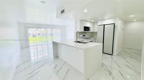 apt-l111-9375 Fontainebleau Blvd, Miami, FL, 33172-5650 | Card Image