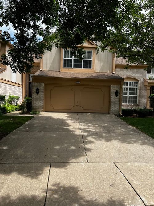 200 W Fox Hill Dr, Buffalo Grove, IL, 60089-7706 | Card Image