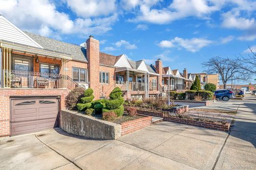 8615 77th Ave, Glendale, NY, 11385-7710 | Card Image