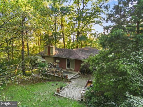 3237 Oakhurst Dr, Center Valley, PA, 18034-9014 | Card Image