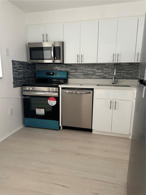 b604-16851 Ne 23rd Ave, North Miami Beach, FL, 33160-3778 | Card Image