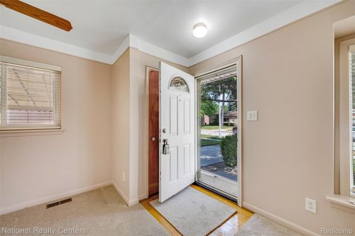 32237 Wisconsin St, Livonia, MI, 48150-3883 | Card Image