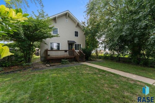 409 Essex St, Garretson, SD, 57030-2048 | Card Image