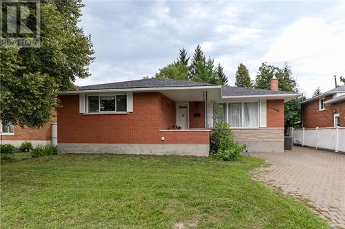 1088 Beaumont Ave, Sudbury, ON, P3A3G6 | Card Image