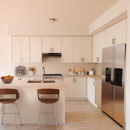 21 Sorbara Way, Whitby, ON, L1M1Y1 | Card Image