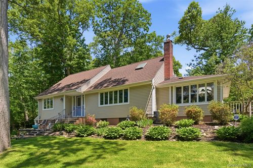 106 Vineyard Rd, Huntington, NY, 11743-2260 | Card Image