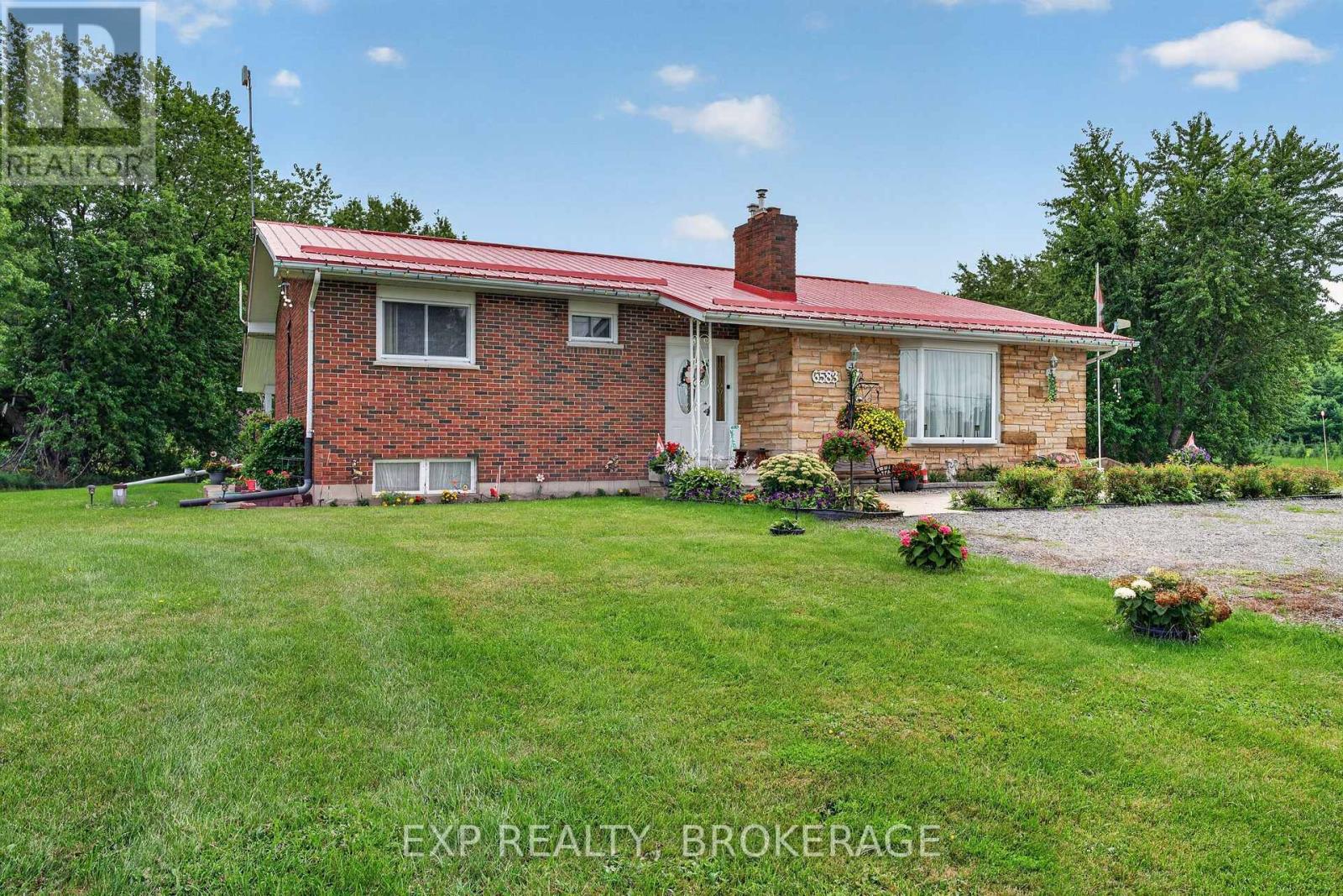 Residential in Kingston (City North of 401) 3
