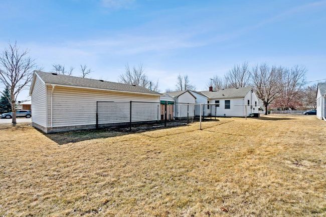Backyard-Dog kennel can stay if buyer wants | Image 6