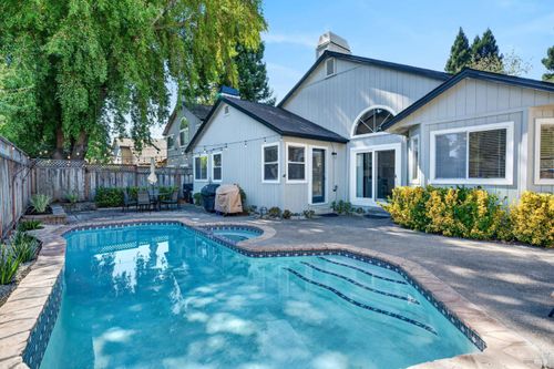 5092 Deerwood Dr, Santa Rosa, CA, 95403-7510 | Card Image