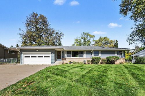 997 Arbogast St, Shoreview, MN, 55126-8134 | Card Image