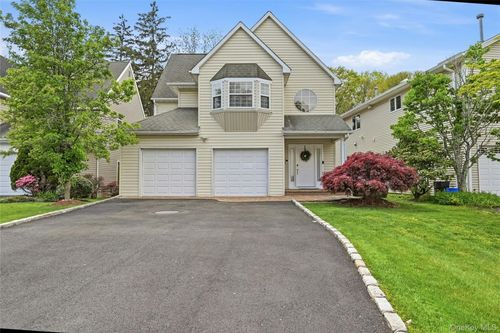 9 Oxford Ct, Wyandanch, NY, 11798-1123 | Card Image