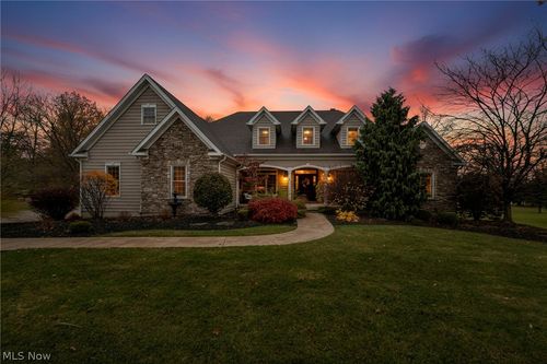 8933 Mountain View Dr, Mentor, OH, 44060-6929 | Card Image