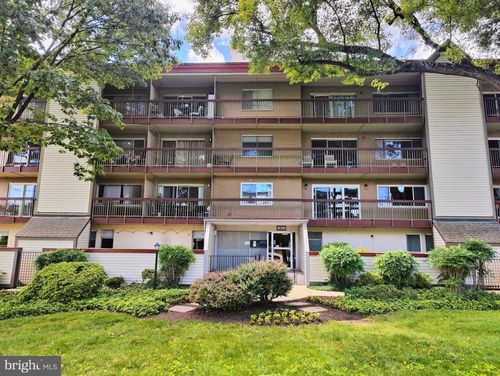 s105-10300 Westlake Dr, BETHESDA, MD, 20817-6449 | Card Image
